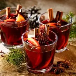 Vin chaud aux épices, orange et citron